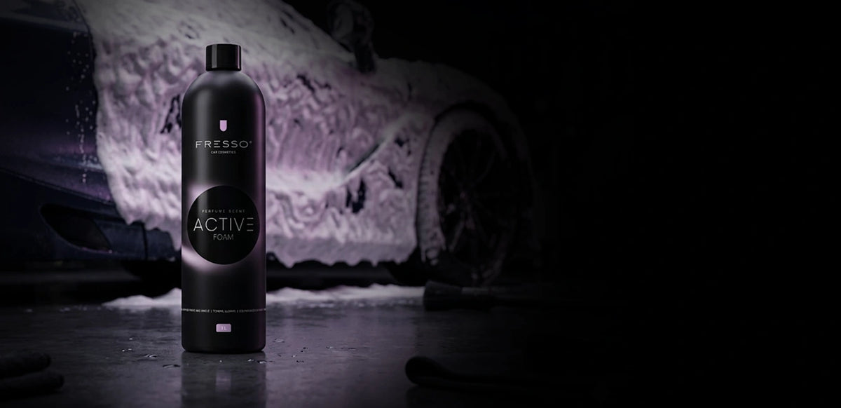 Fresso Active Foam při předmytí automobilu hustou aktivní pěnou